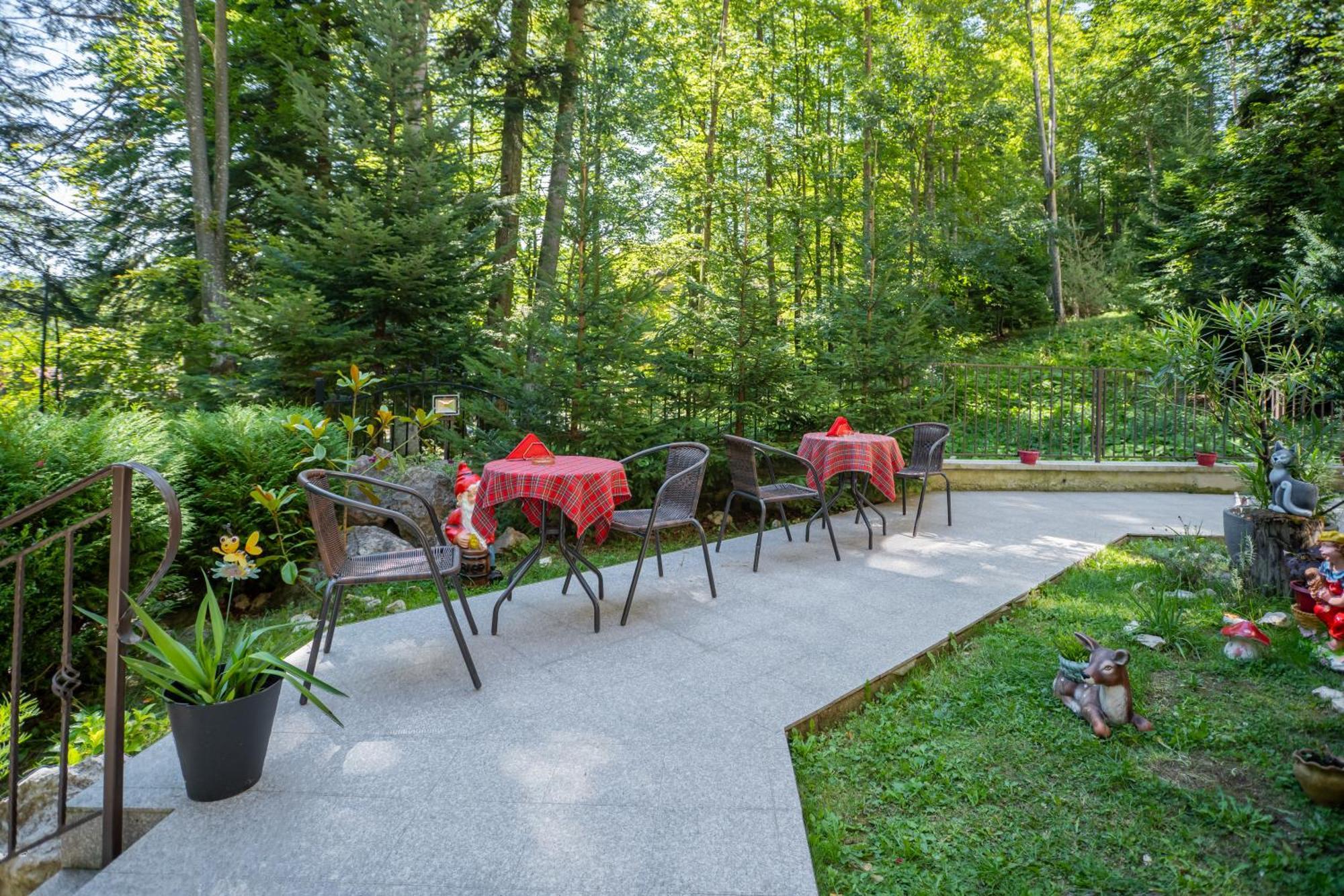 Opus Villa Sinaia Exterior photo The restaurant in the forest